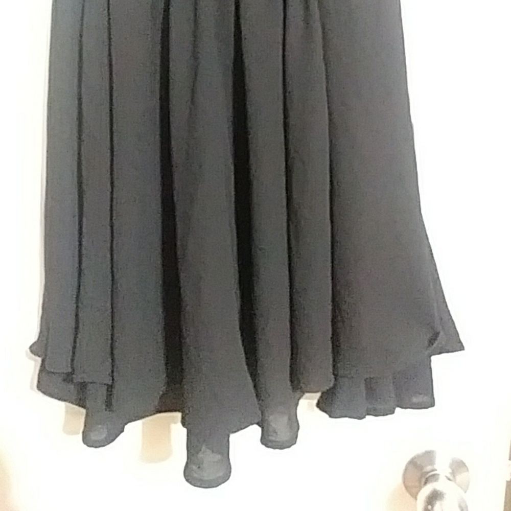 LBD - Picture 2 of 5